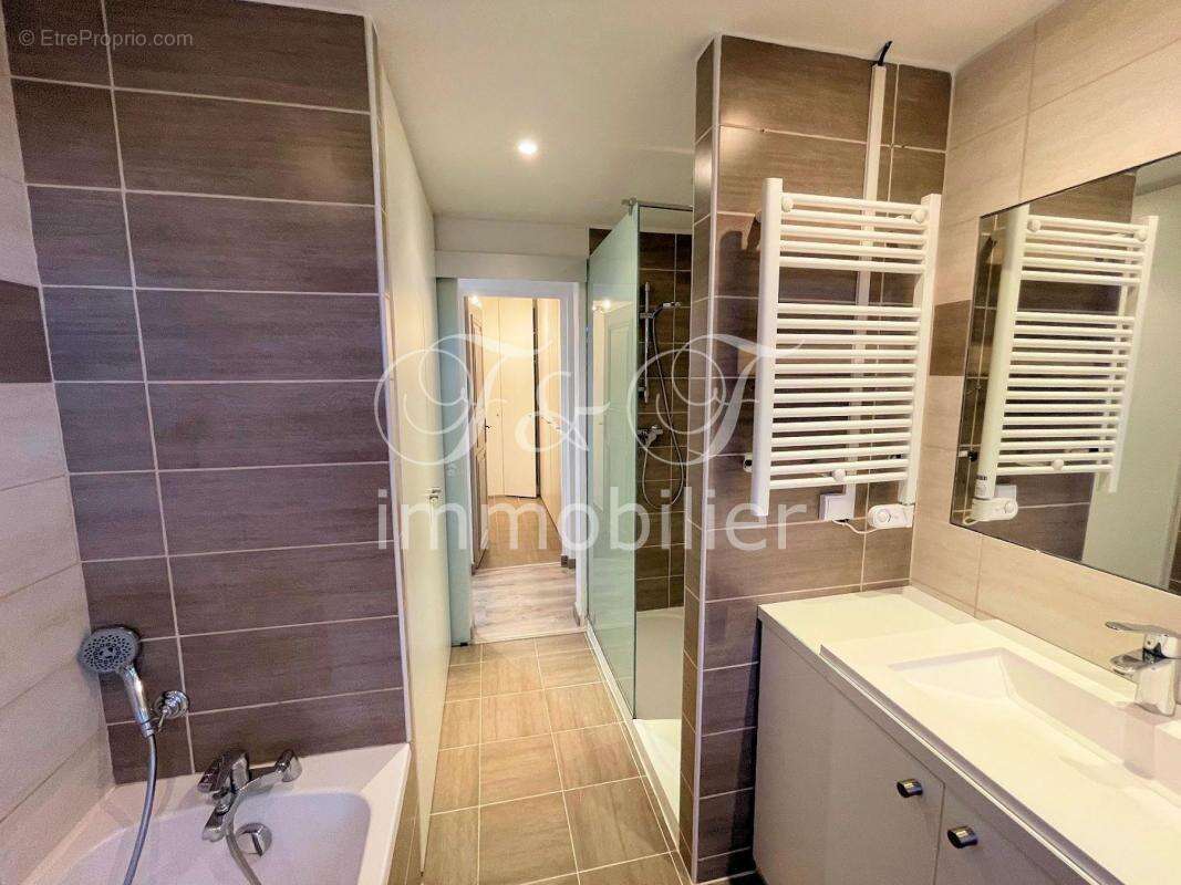 Appartement à BONNIEUX