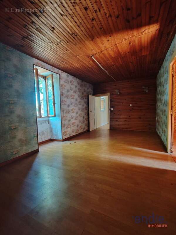 Maison a renover 143 m2 proche gencay - photo 5