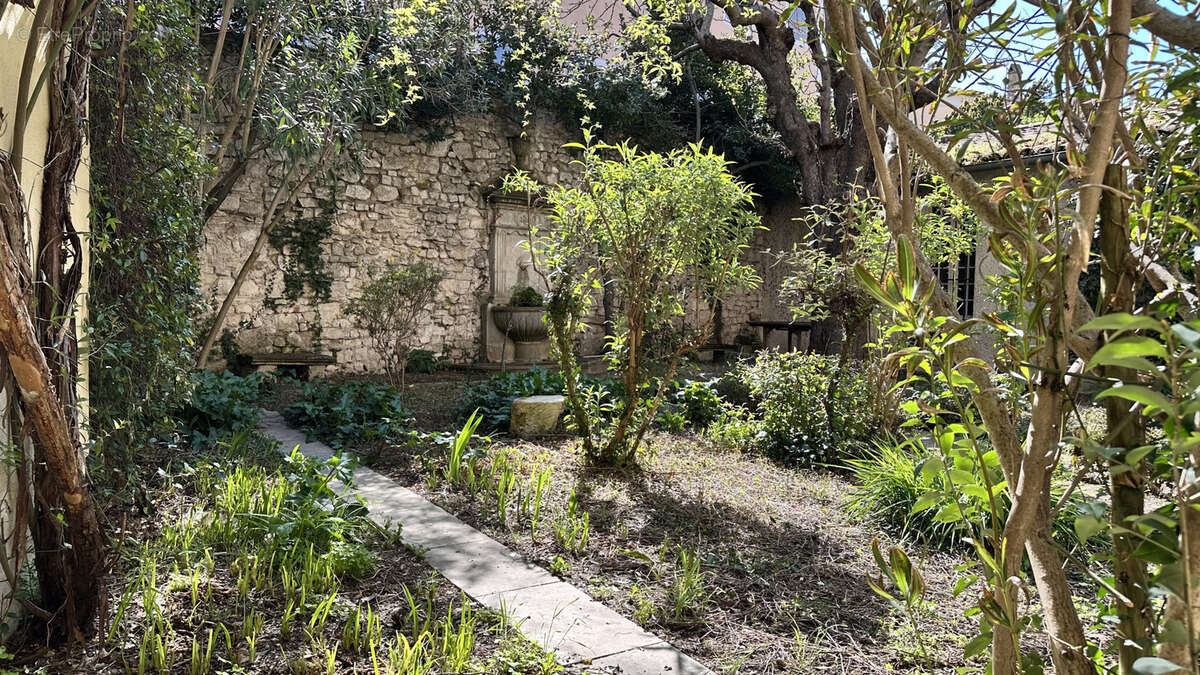 Maison à PERNES-LES-FONTAINES