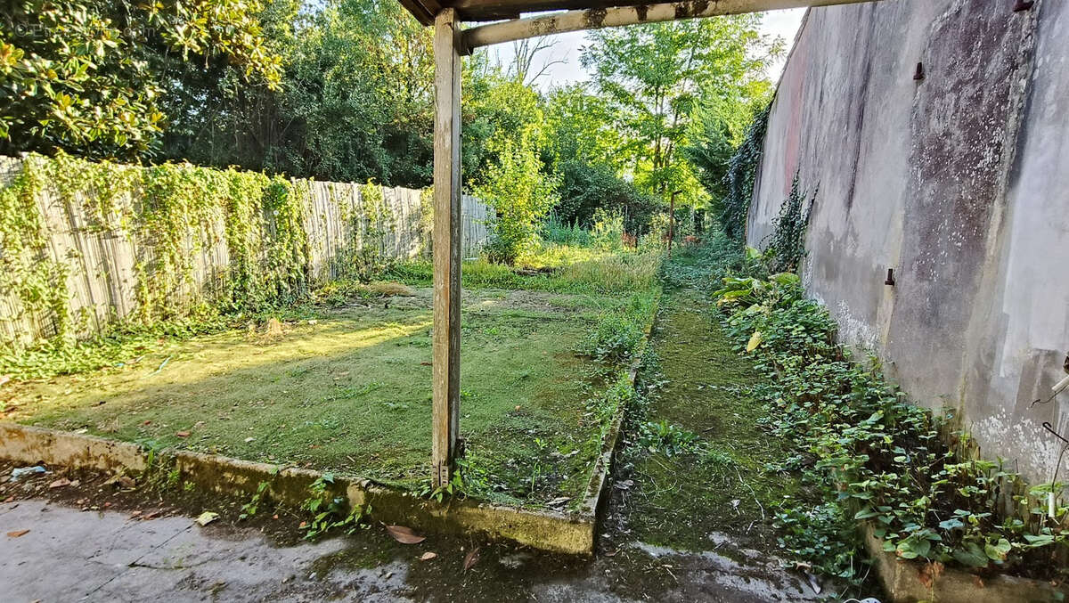 Maison à SAINT-MARTIN-LACAUSSADE