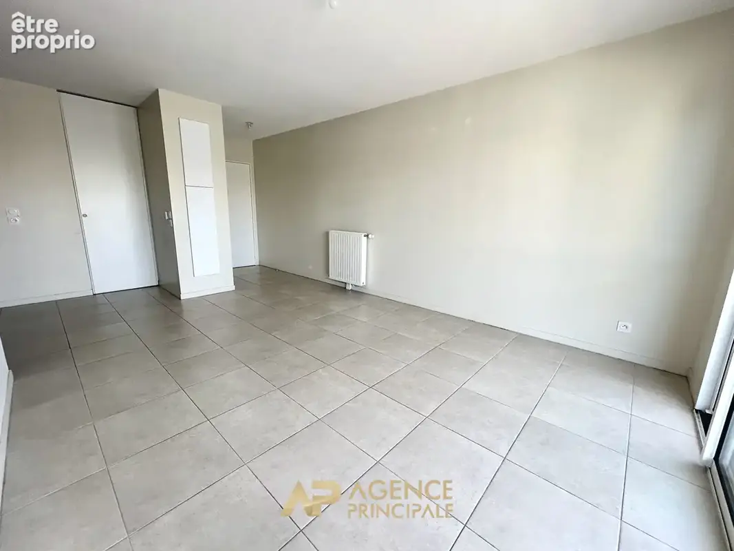 La Rochelle - La Pallice - Appartement T3 de 62 m² avec terrasse, ascenseur et parking - photo 4