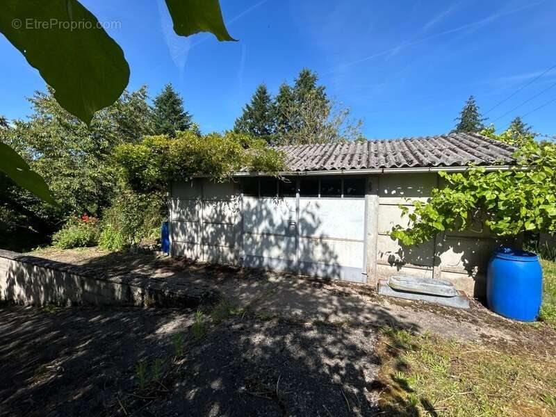 Maison à LUSSAC-LES-EGLISES