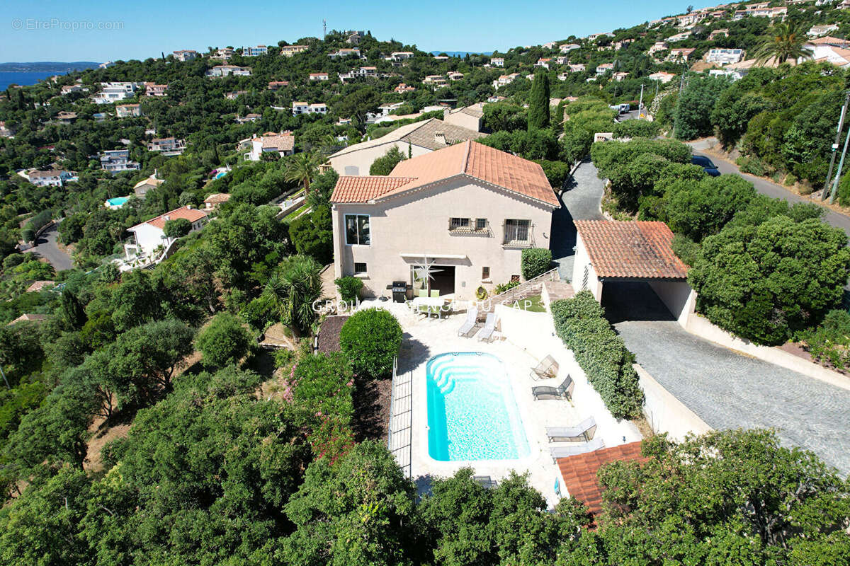 A vendre villa "beaumont" 4 chambres 2 appartements piscine parkings aux issambres - photo 3