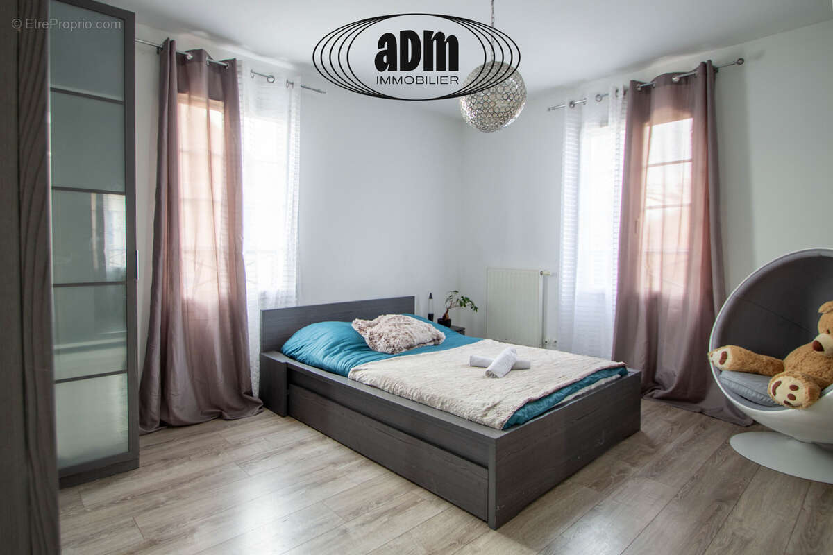 Maison à BAILLY-ROMAINVILLIERS