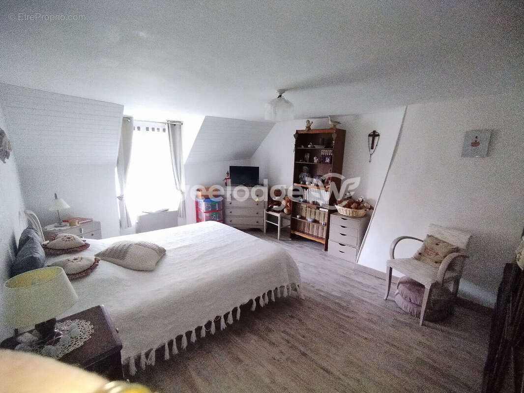 Maison à LA CELLE-DUNOISE