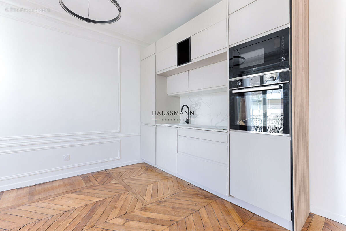 Appartement à PARIS-17E
