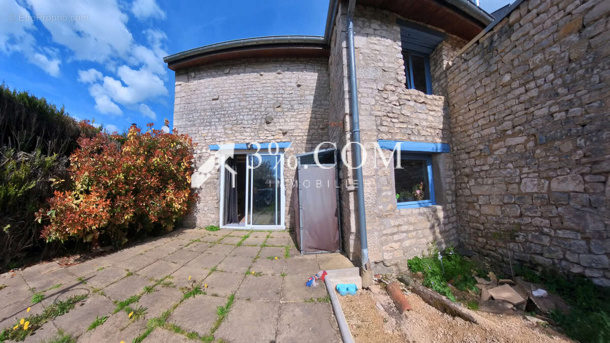 Maison à URUFFE