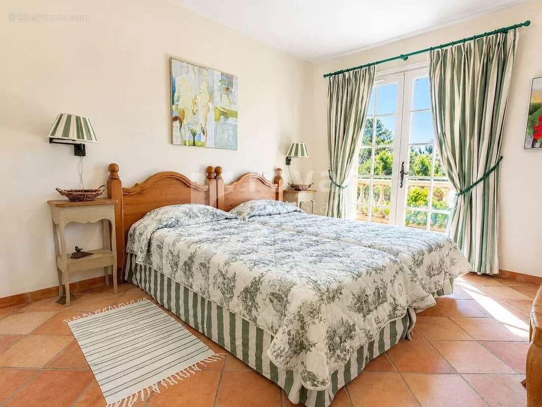 Maison à VALBONNE