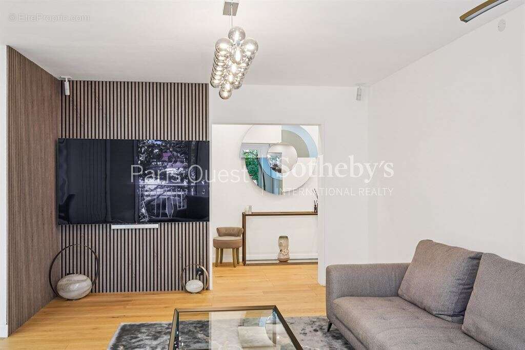 Appartement à NEUILLY-SUR-SEINE