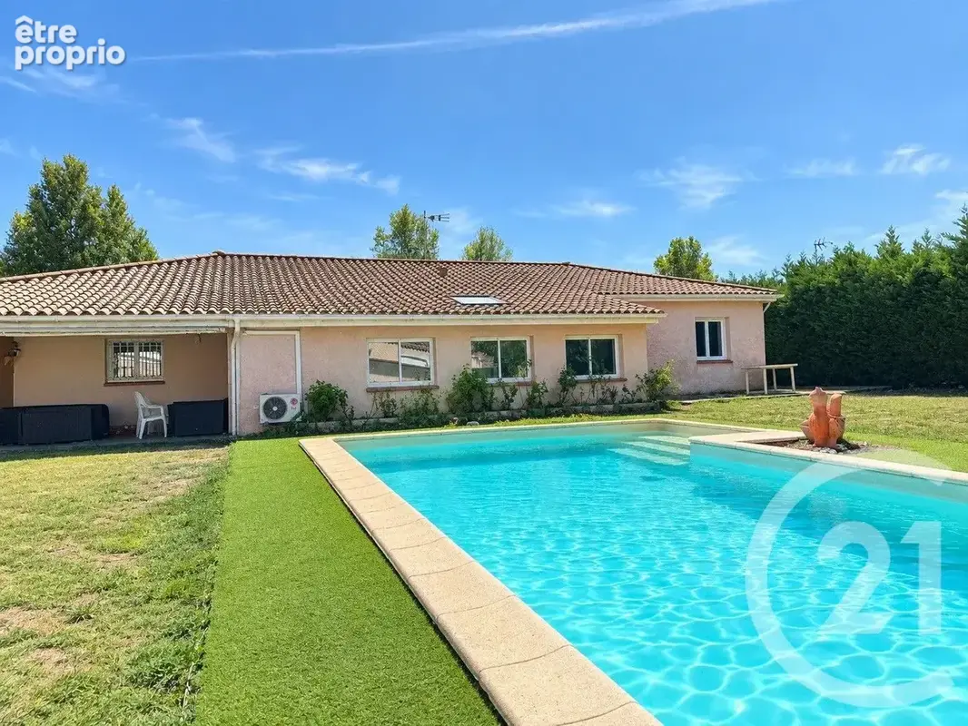 Photo Maison à L'isle-Jourdain au prix de 379 000€