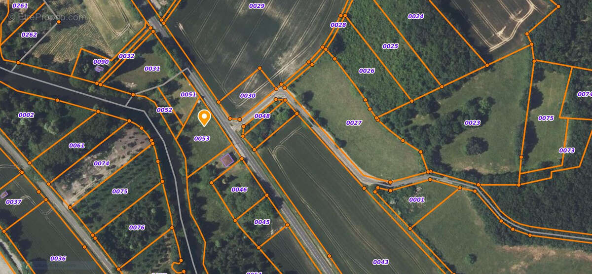 Terrain à BOSSAY-SUR-CLAISE