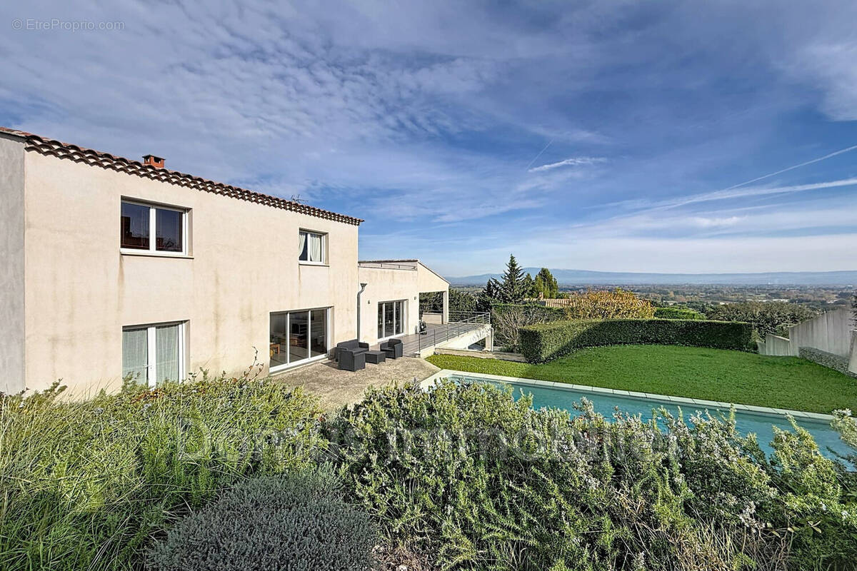 Maison à SAINT-SATURNIN-LES-AVIGNON