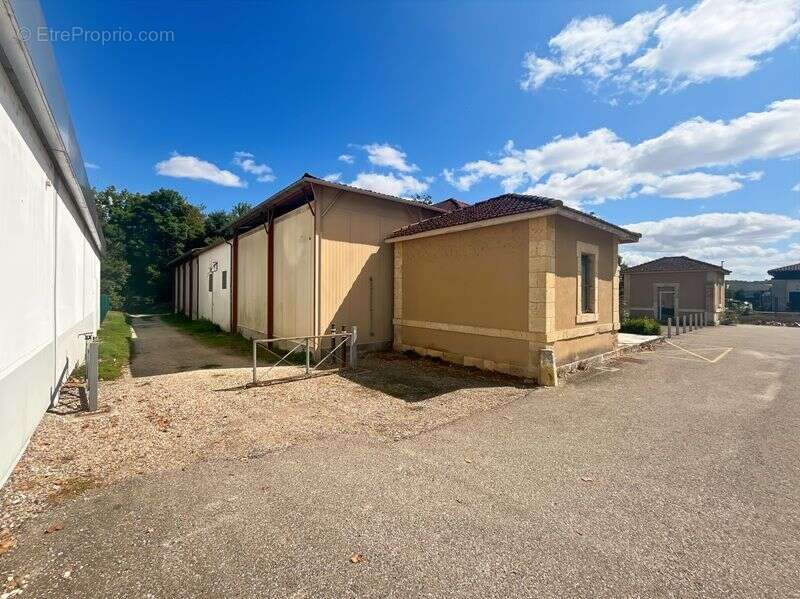 Commerce à FLEURANCE