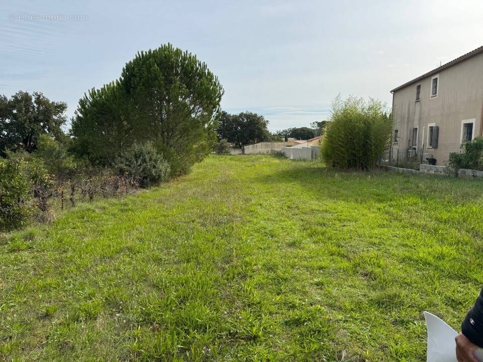 Terrain à SAINT-VICTOR-LA-COSTE