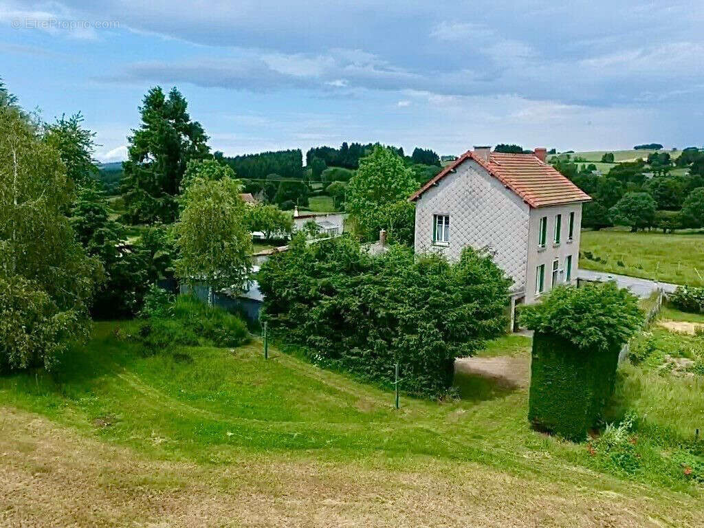 Maison à SAINT-GERVAIS-D'AUVERGNE
