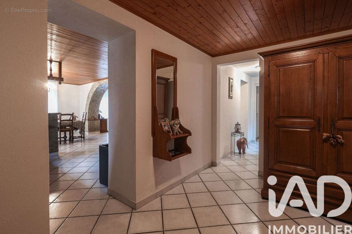 Maison 258 m² à Clarafond-Arcine  - photo 7