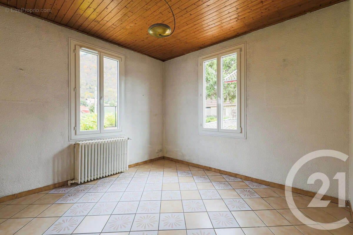 Maison à SAINT-EGREVE