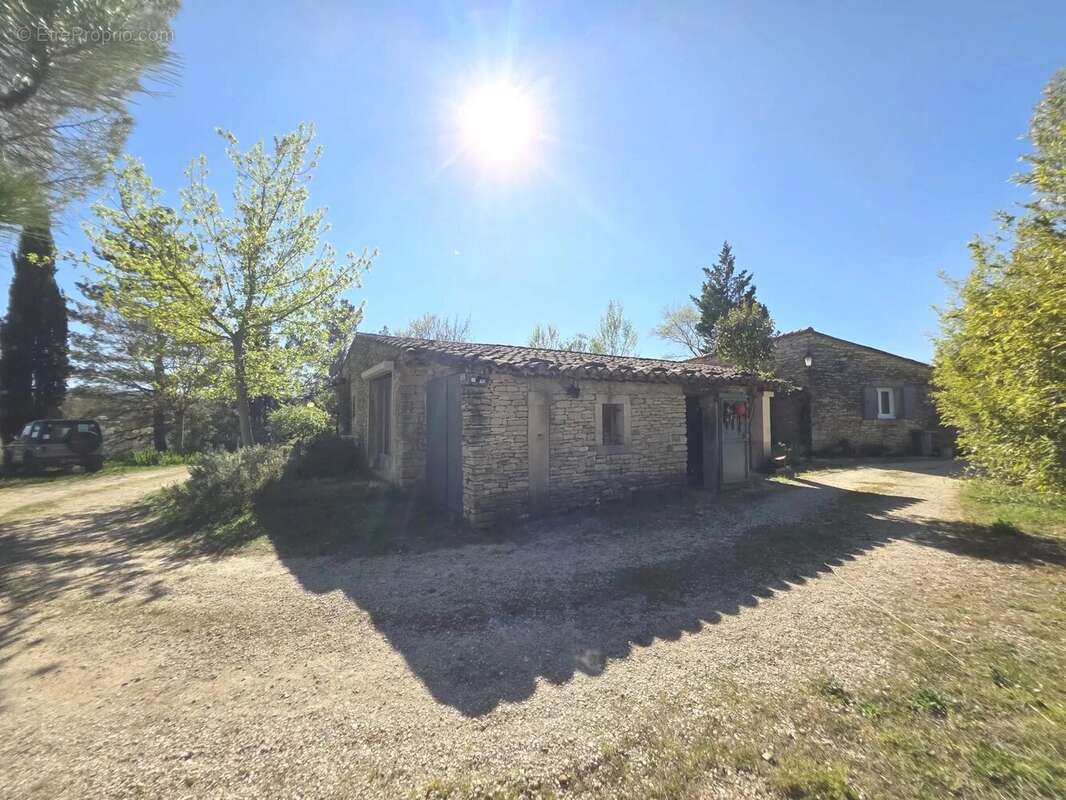 Maison à GORDES