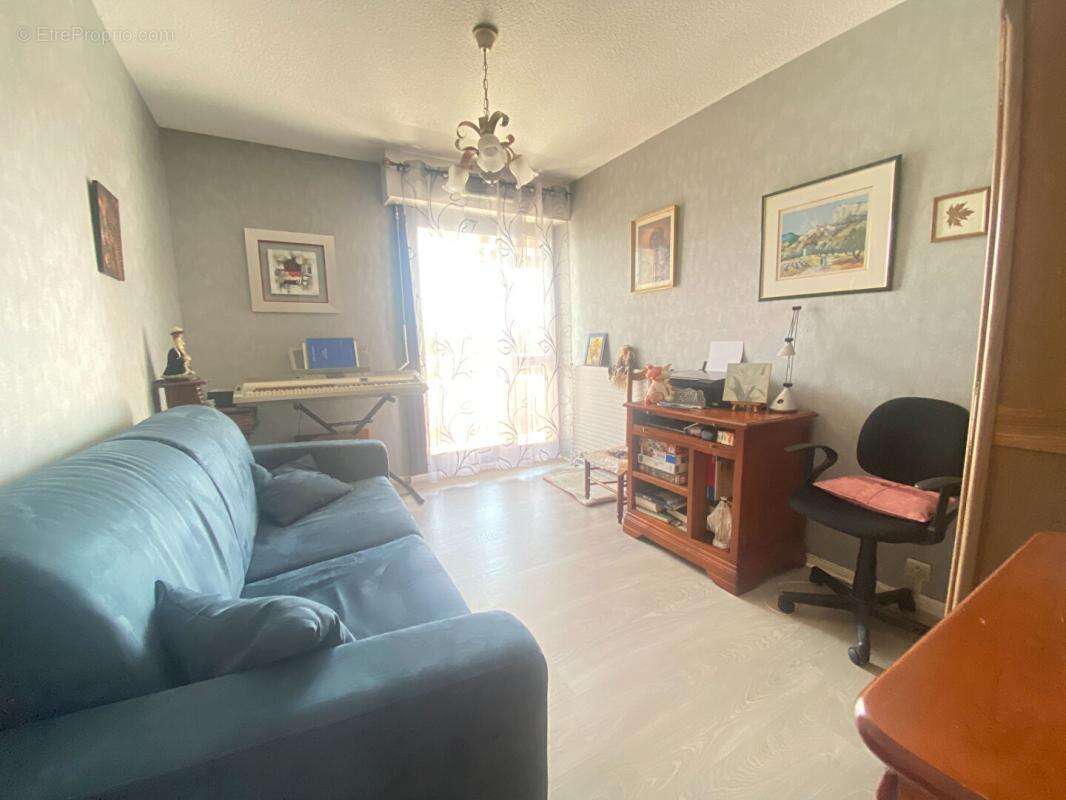 Bel appartement cossu, en dernier étage avec 20m² de terrasse, vue dégagée, 2 ch , celliers et cave - photo 5
