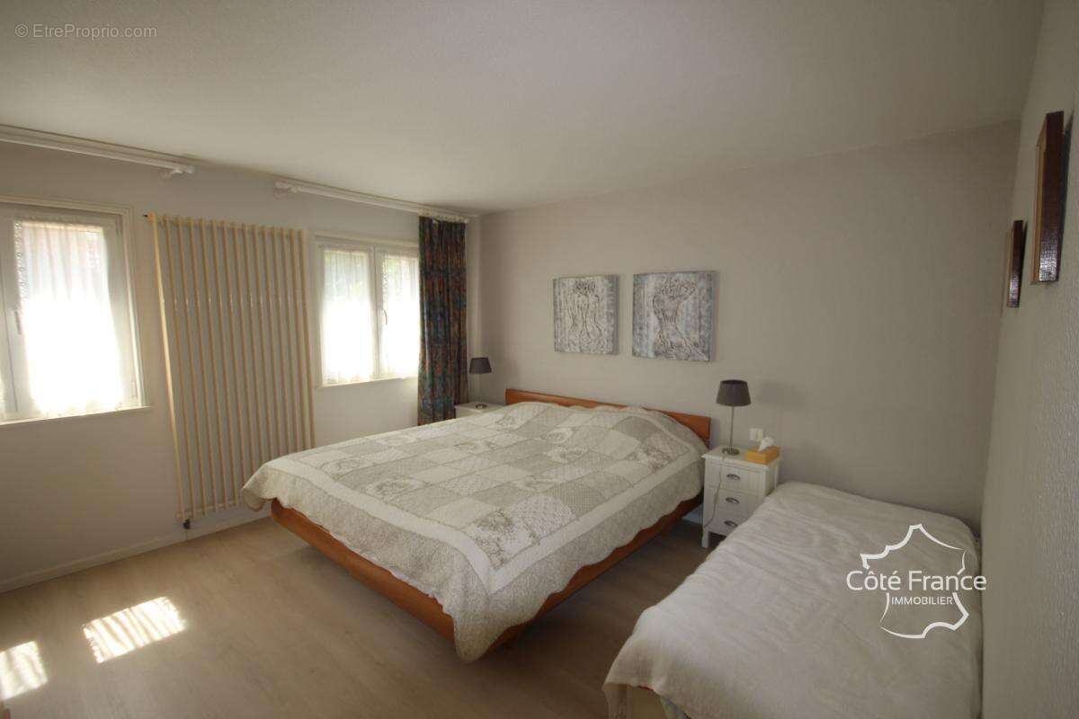 AUBRIVES VILLA DE CARACTERE sur un terrain de 3600 m2, proch - photo 13
