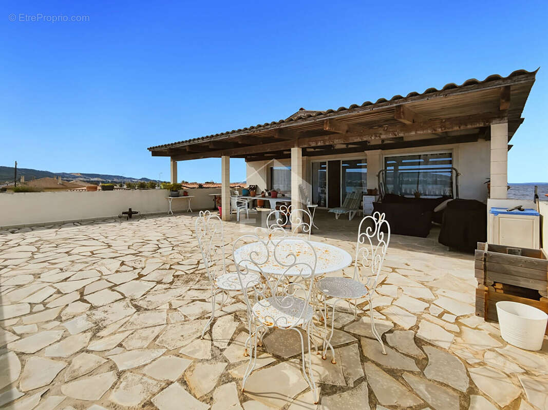 Appartement à CHATEAUNEUF-LES-MARTIGUES