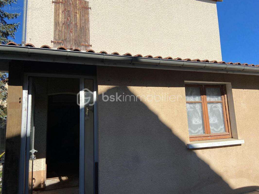 Maison à VILLECOMTAL-SUR-ARROS