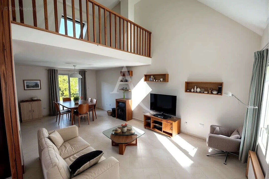 Maison à BUSSY-SAINT-MARTIN