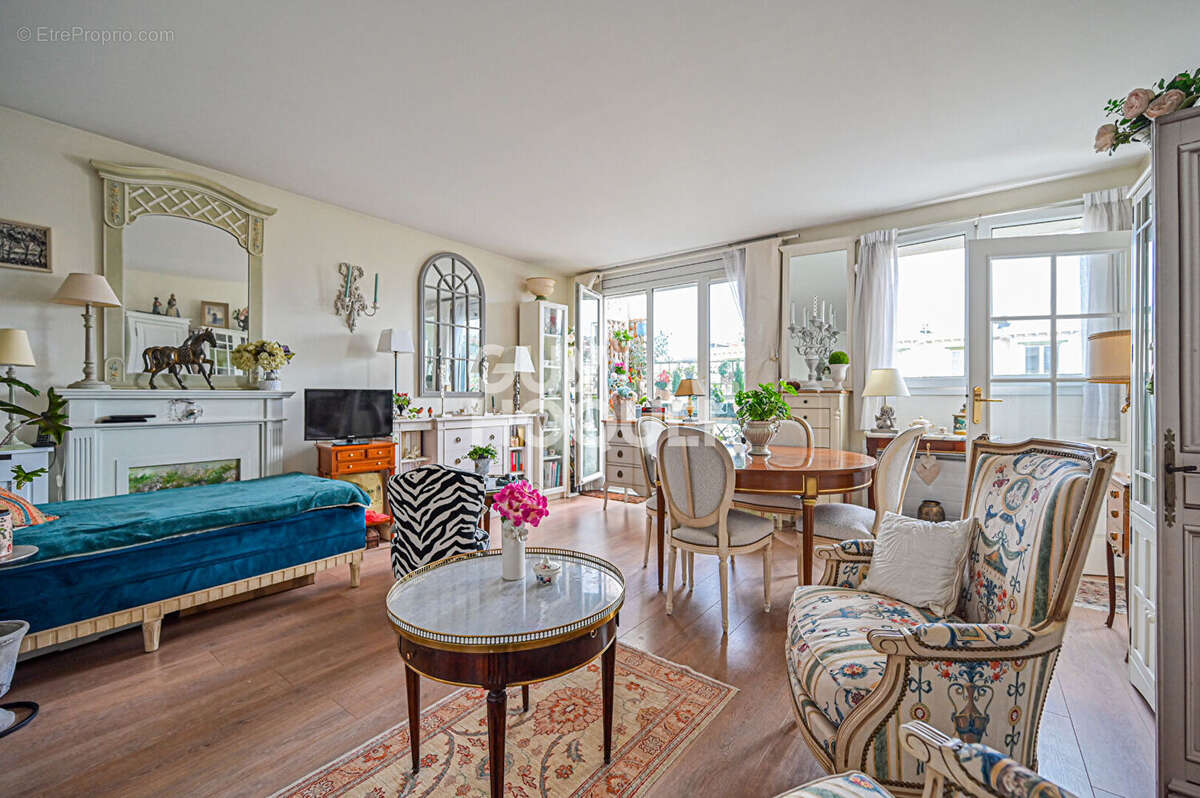 Appartement à CHARENTON-LE-PONT