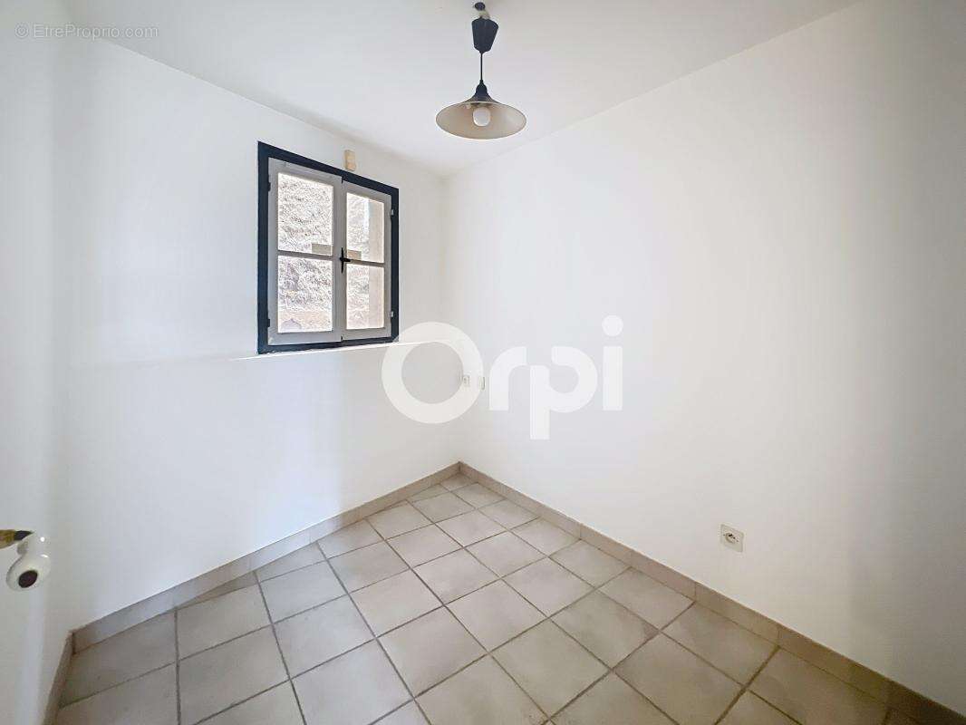 Appartement à ROQUEBRUNE-SUR-ARGENS