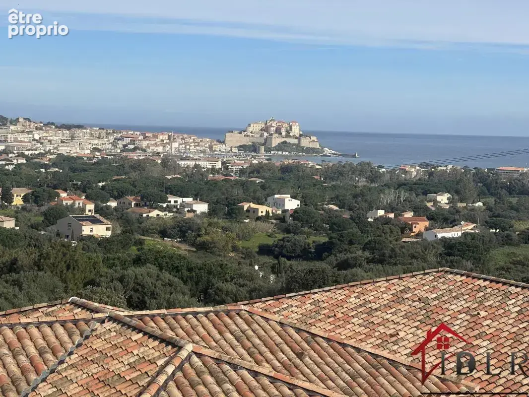 Beau T4 duplex sur les hauteurs de Calvi avec très belle vue - photo 1