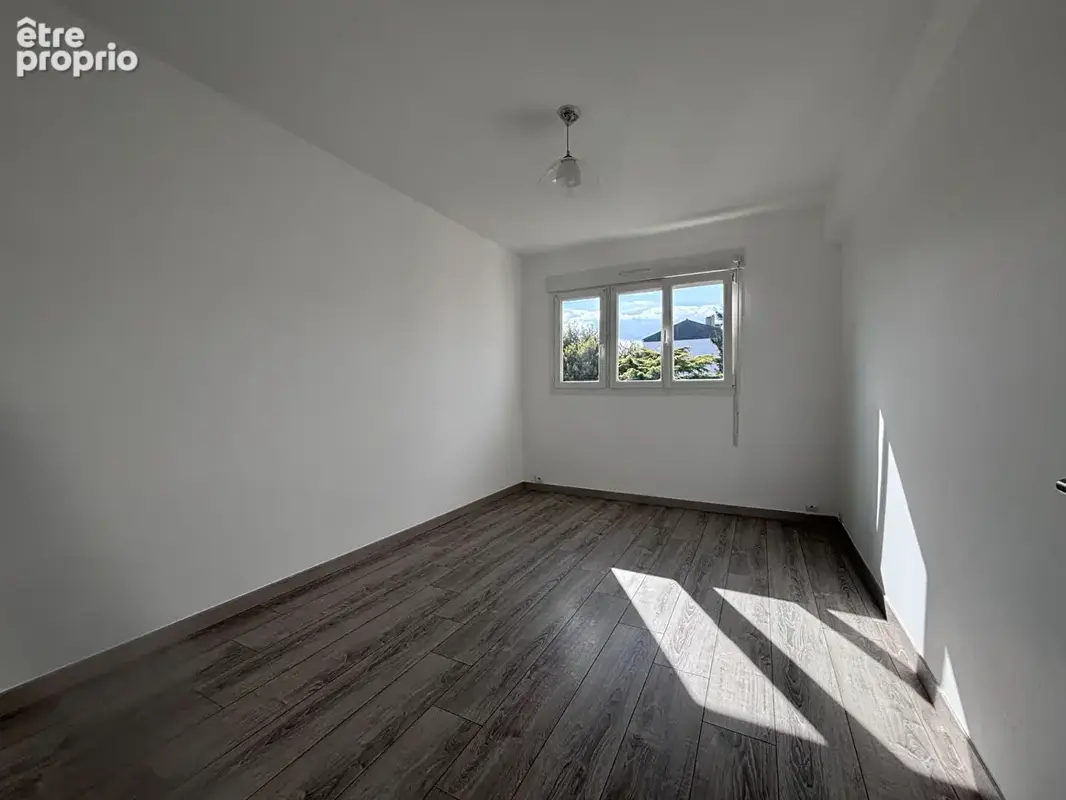 Appartement T4 avec balcon Laval - photo 4