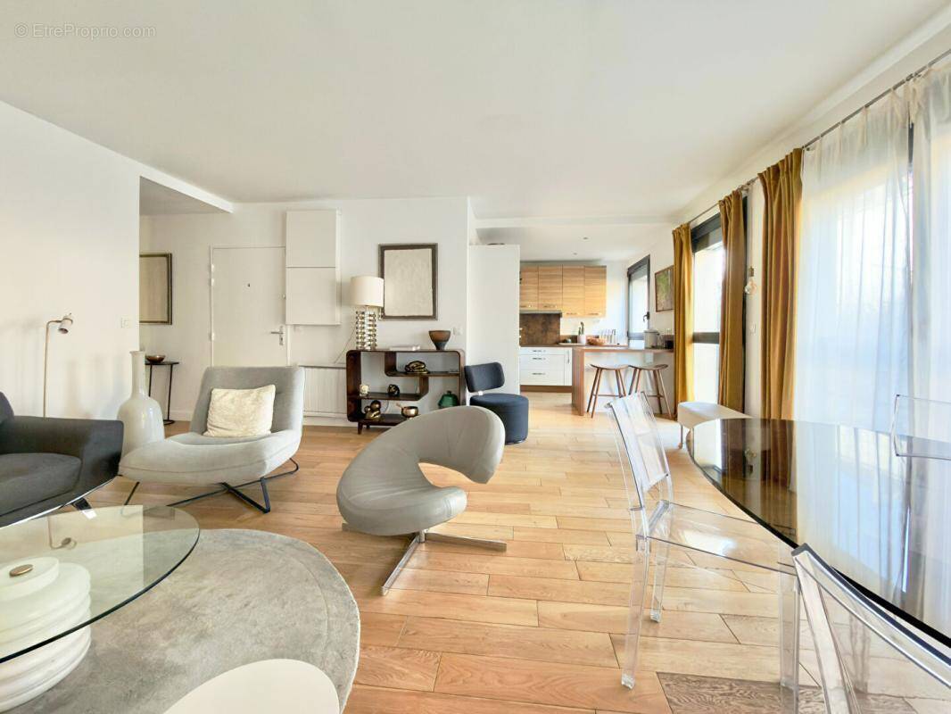 Appartement à COURBEVOIE