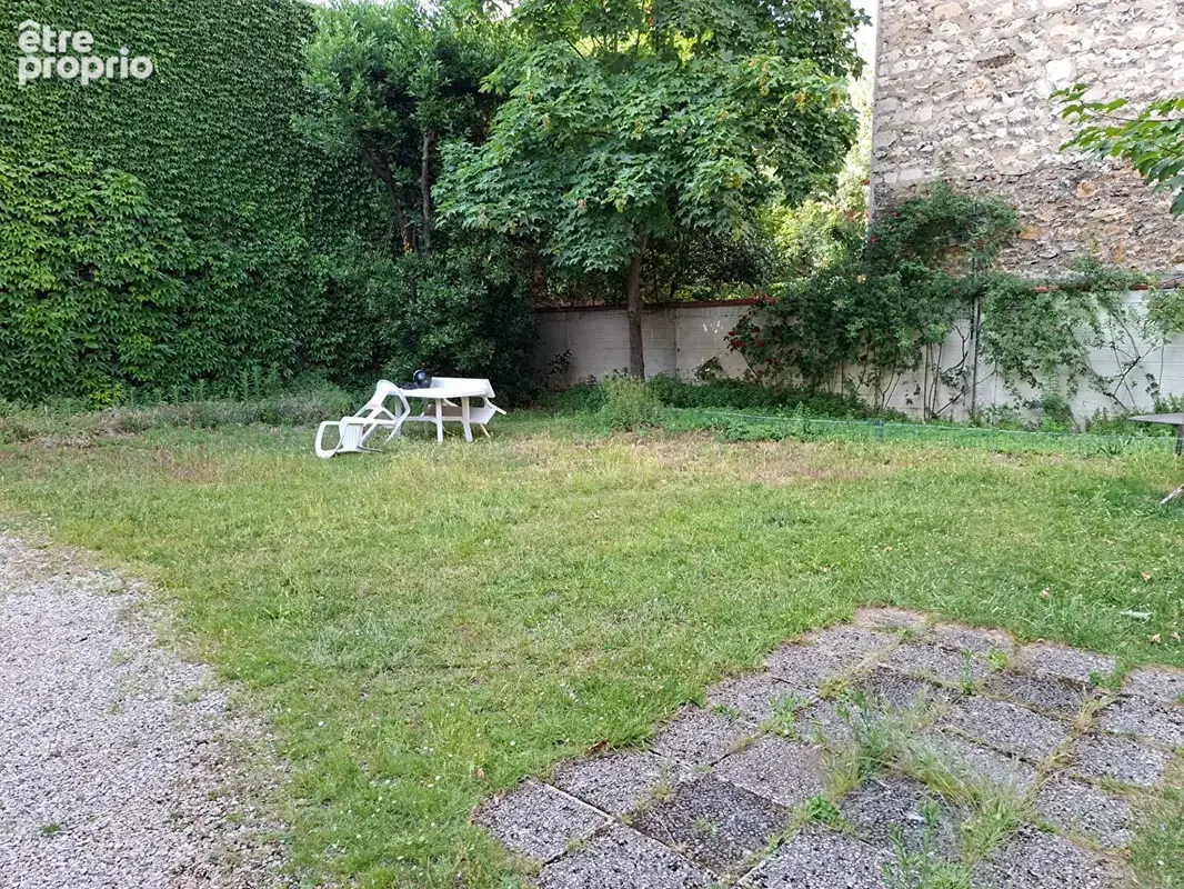 Photo Terrain à Courbevoie au prix de 2 100 000€