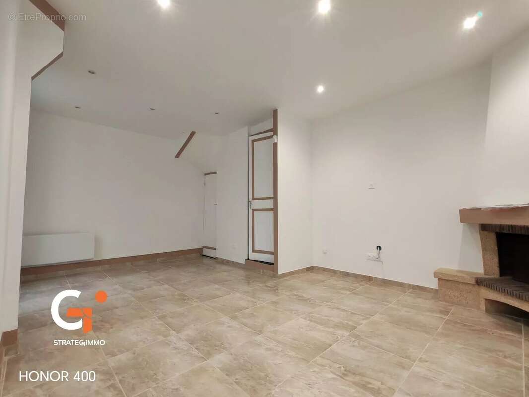 Maison à SAINT-ETIENNE-DU-ROUVRAY