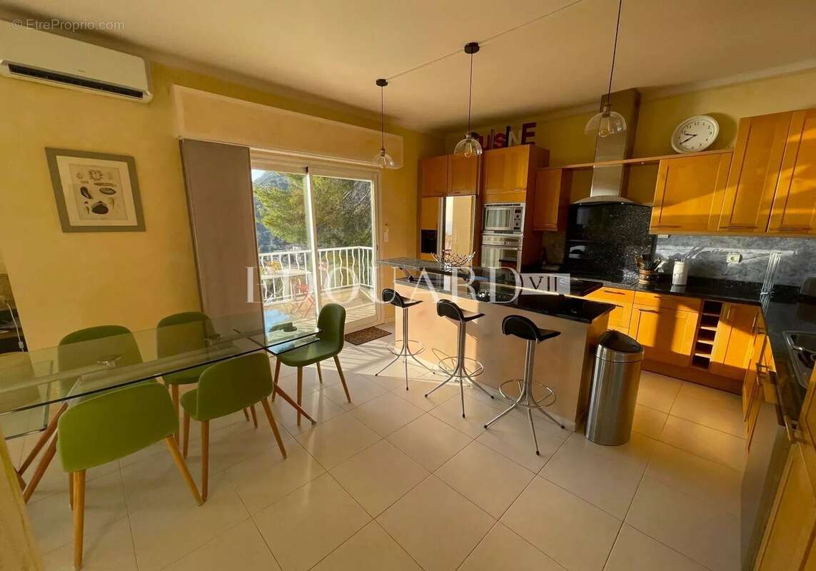 Appartement à EZE