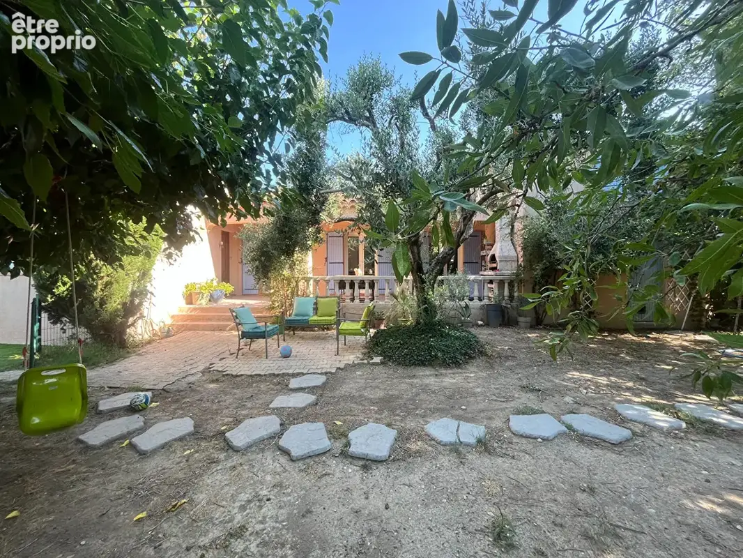 A vendre  - sarrians - maison avec piscine et jardin - photo 1