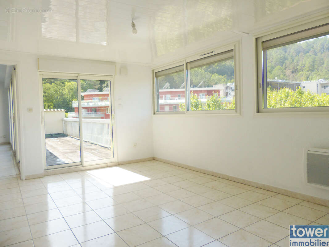Appartement à LAMALOU-LES-BAINS