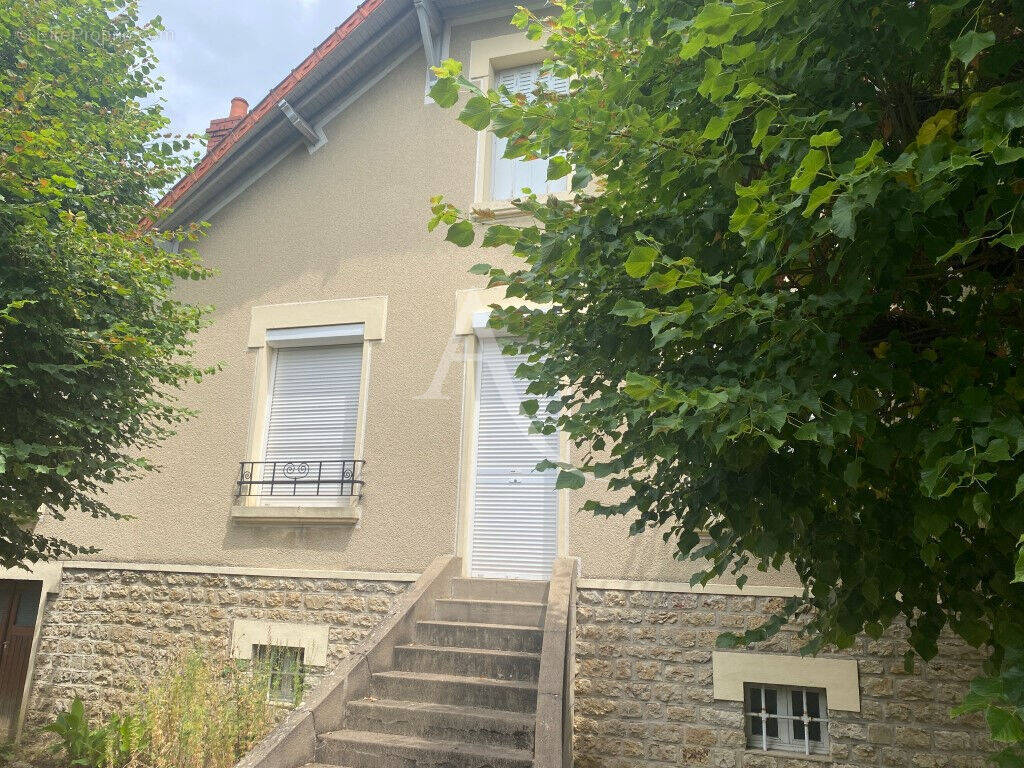 Maison à FOURCHAMBAULT