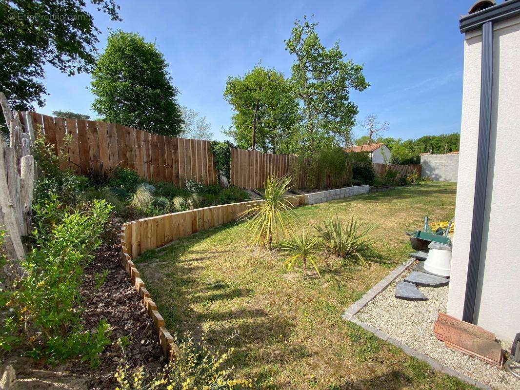 Maison à LES MATHES