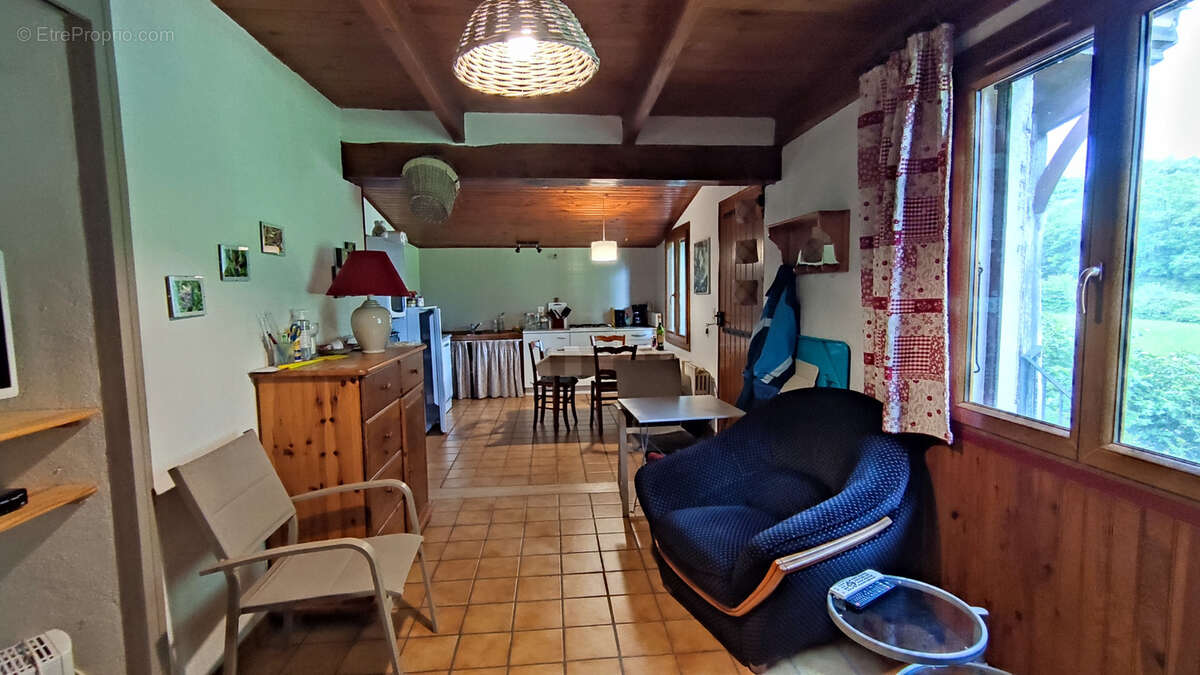 Propriété quercynoise à rénover avec dépendances et 6950 m2 terrain avec source - photo 18