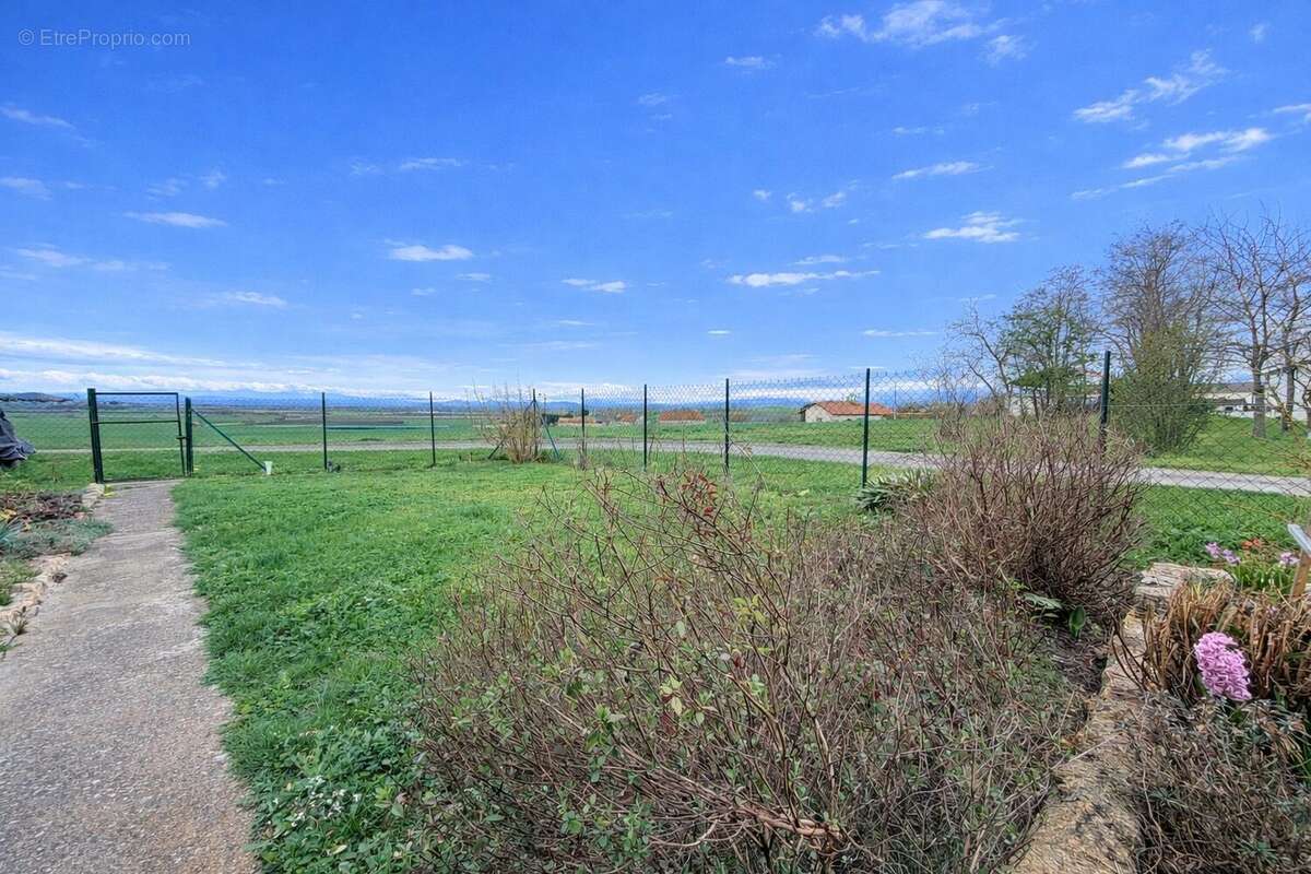 Maison à SAINT-CLEMENT-DE-REGNAT