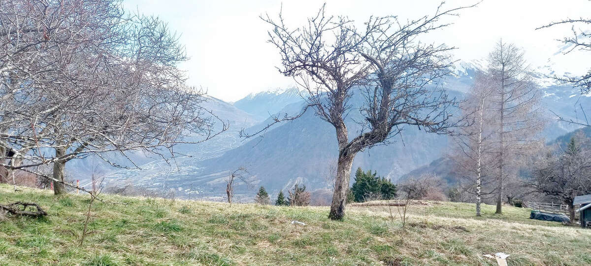 Parcelle de Terrain de 656m2 sur les hauteurs de la commune de JARRIER. - photo 8