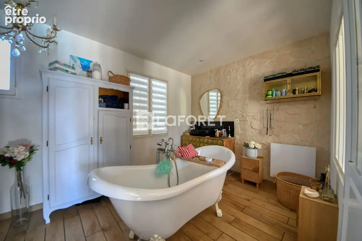Maison récente avec piscine, située à 5 minutes du centre de lavaur. - photo 7