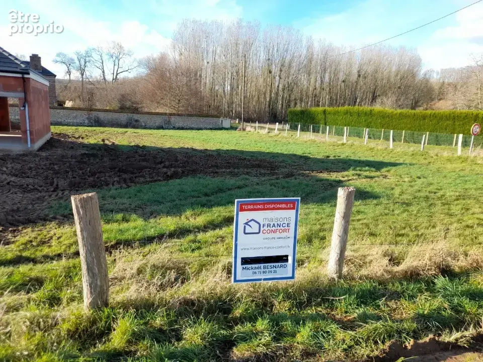 Terrain à LA HAYE-MALHERBE