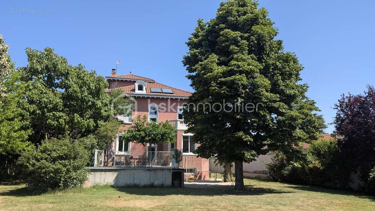 Maison à MONTROND-LES-BAINS