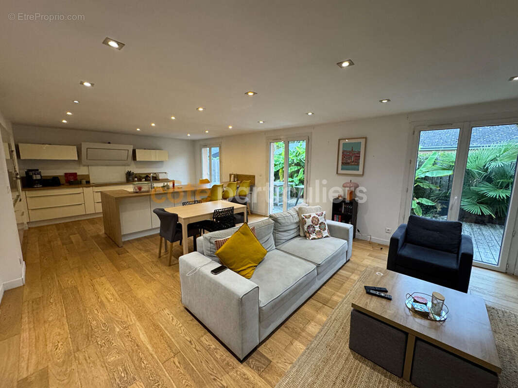 Maison à SAINT-SEBASTIEN-DE-MORSENT