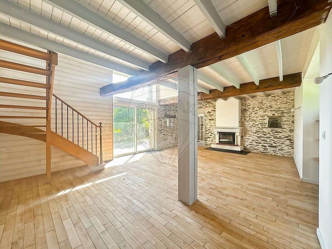 Maison à SAINTE-LUCE-SUR-LOIRE