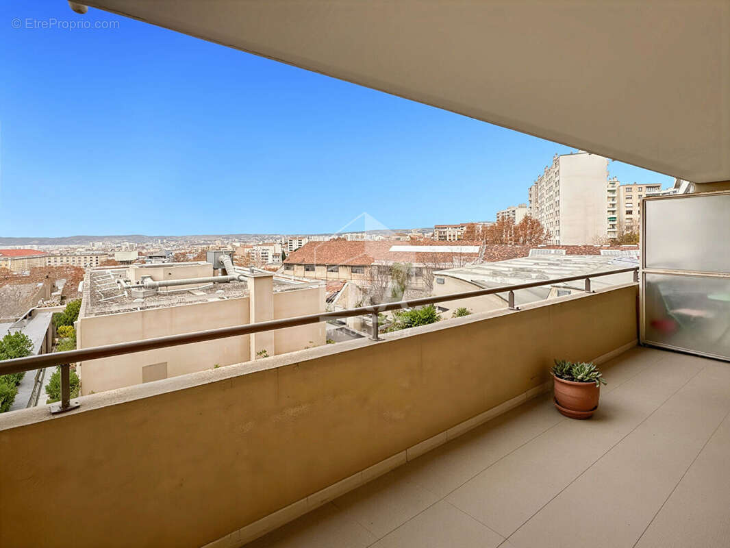 Appartement à MARSEILLE-4E