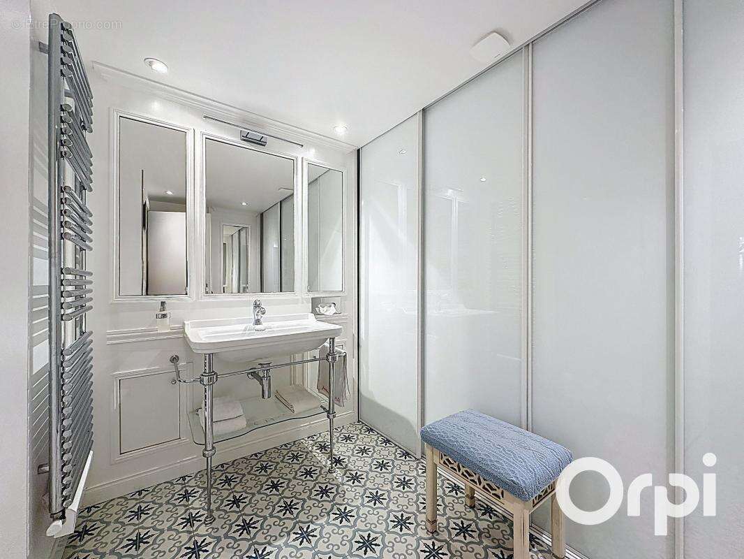 Appartement à VILLENEUVE-LOUBET