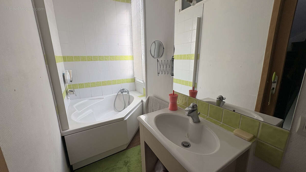 NIORT   Maison de ville T4 dans un quartier recherché - photo 10